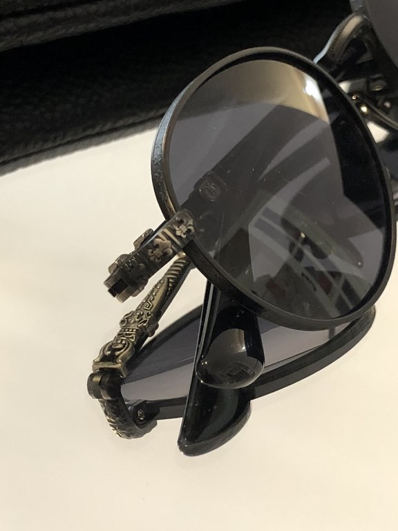 Black colorHeavy duty model   handmade titanium frame  CHROME HEART New ModelEvery detail reveals exquisite craftsmanship top qualityThe original can not miss the single CH8073SIZE51-20-148