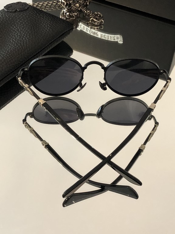 Black colorHeavy duty model   handmade titanium frame  CHROME HEART New ModelEvery detail reveals exquisite craftsmanship top qualityThe original can not miss the single CH8073SIZE51-20-148