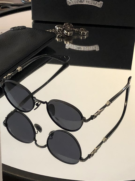 Black colorHeavy duty model   handmade titanium frame  CHROME HEART New ModelEvery detail reveals exquisite craftsmanship top qualityThe original can not miss the single CH8073SIZE51-20-148