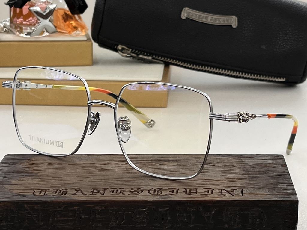 Titanium! CHROME HEARTLarge frame with gold wire frame Ultra-lightweight pure titanium!CH8244 SIZE 56-17-145