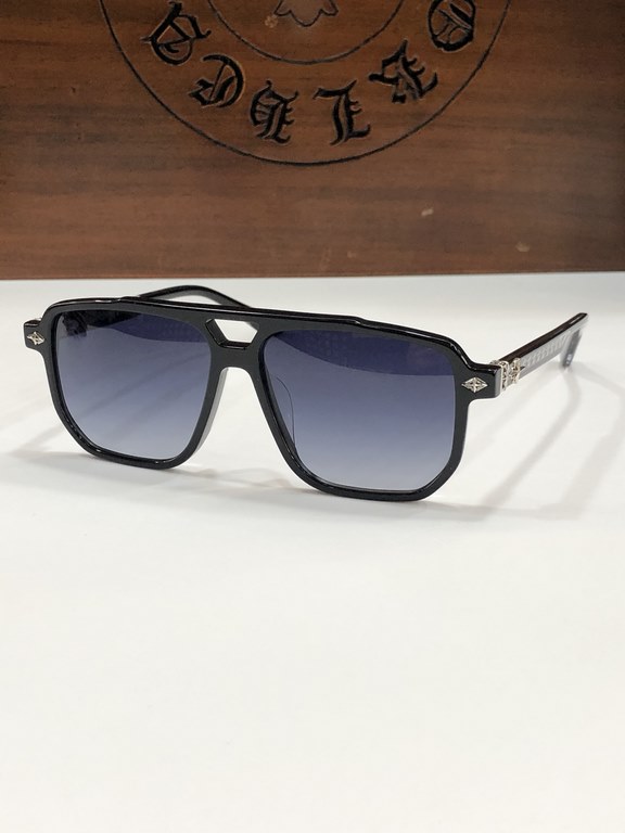 New sunglasses CHROME HEART will be the old American classic punk elements into the details full of points let you experience high-end qualityCH8168 SIZE 55-14-156