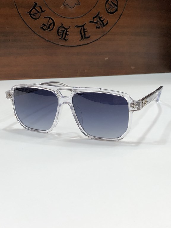 New sunglasses CHROME HEART will be the old American classic punk elements into the details full of points let you experience high-end qualityCH8168 SIZE 55-14-156