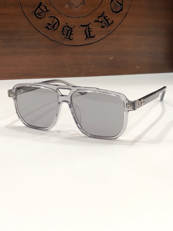 New sunglasses CHROME HEART will be the old American classic punk elements into the details full of points let you experience high-end qualityCH8168 SIZE 55-14-156