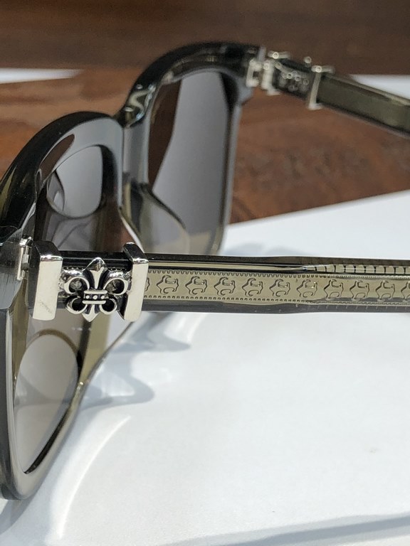 New sunglasses debut thick material handmade plate CHROME HEARTScout flower inlaid carved three-dimensional LOGO High-end perfectionCH8245 SIZE 56-18-154