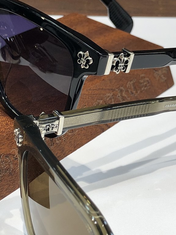 New sunglasses debut thick material handmade plate CHROME HEARTScout flower inlaid carved three-dimensional LOGO High-end perfectionCH8245 SIZE 56-18-154