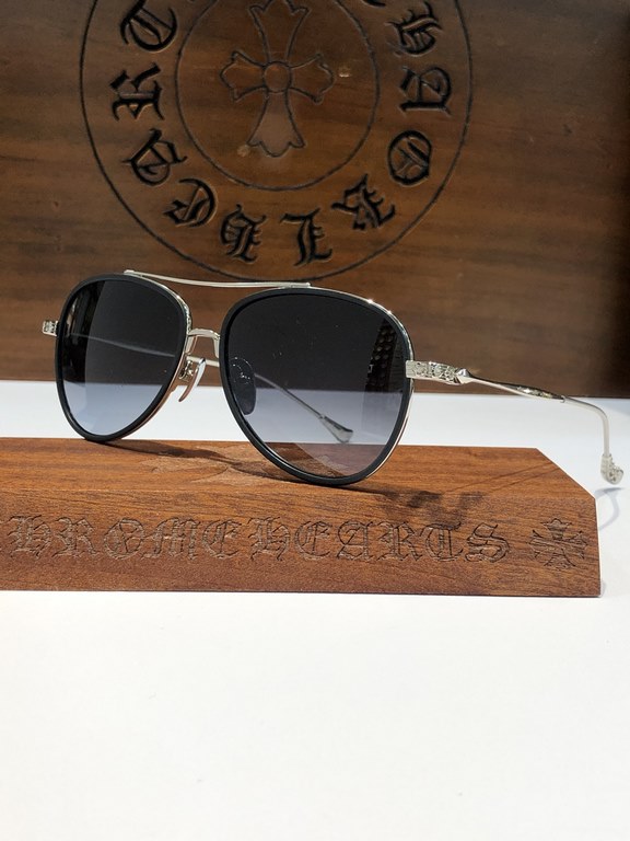 Trendy fashion sunglasses CHROME HEART brand new!CHROME HEART Extreme Craftsmanship Pencil Tail 925 Crucifix DecorationFull of details CH8118SIZE56-16-148