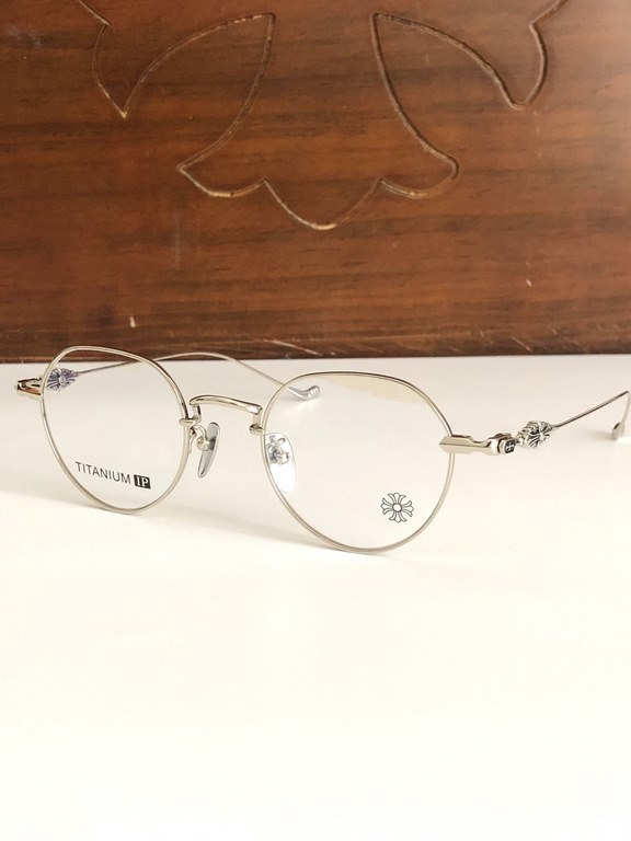 Powerful Recommendation Powerful Recommendation!Crowheart   A masterpiece! Vintage gold filigree frame   Old money style!Super light! Slim frame and temples design, very comfortable to wear!VAGIDICTORIAN SIZE 48-22-148 W