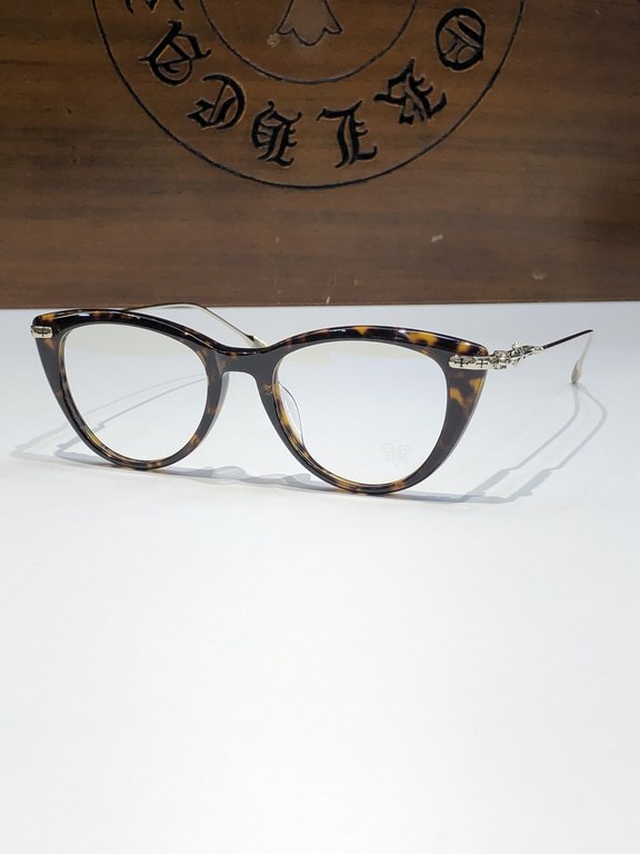 NEW CHROME HEART NEW LOVER This year's fashionable cat-eye frames.The simple design of the temples is fashionable and comfortable.CH8228 SIZE50-19-148