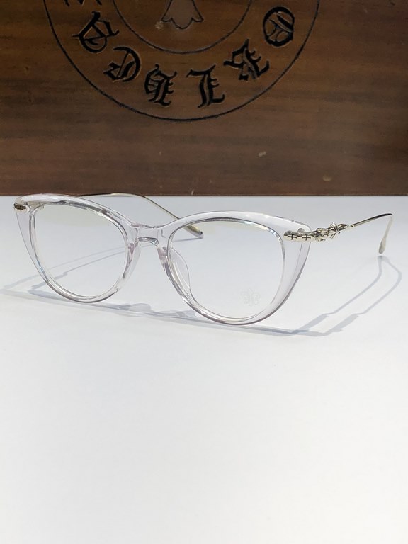 NEW CHROME HEART NEW LOVER This year's fashionable cat-eye frames.The simple design of the temples is fashionable and comfortable.CH8228 SIZE50-19-148