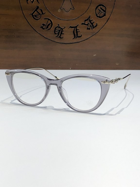 NEW CHROME HEART NEW LOVER This year's fashionable cat-eye frames.The simple design of the temples is fashionable and comfortable.CH8228 SIZE50-19-148