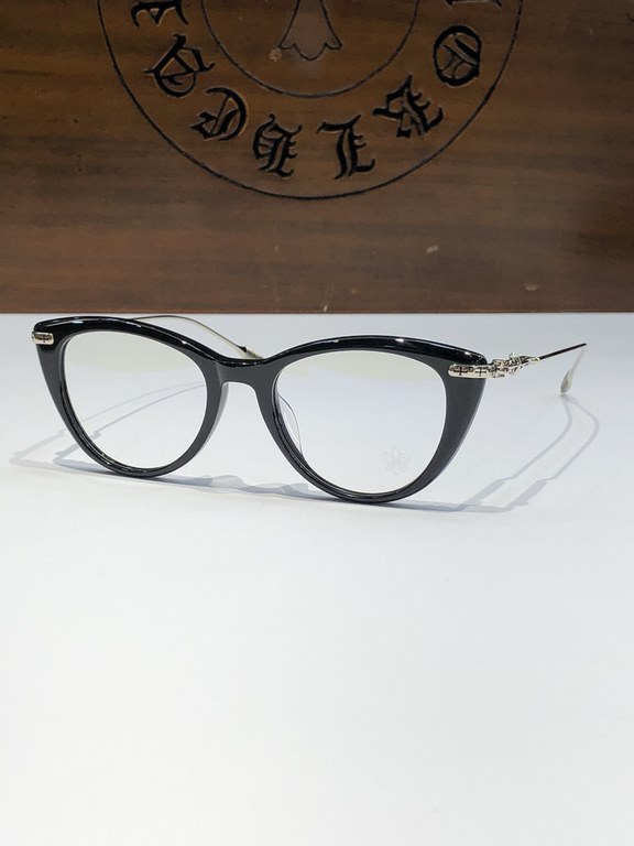 NEW CHROME HEART NEW LOVER This year's fashionable cat-eye frames.The simple design of the temples is fashionable and comfortable.CH8228 SIZE50-19-148