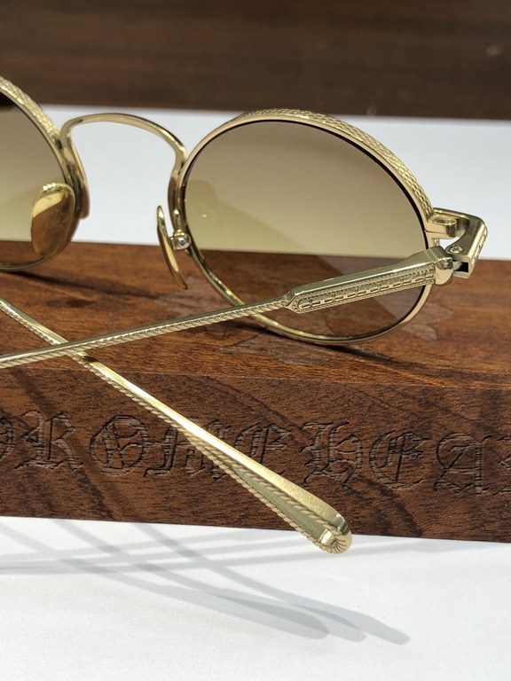 CHROME HEART's super trendy narrow-rimmed sunglasses!The overall texture of the old, revealing the traces of time ~ CH8029Exquisite details, not exaggerated, the overall sense of age brings a low-key literary atmosphere,