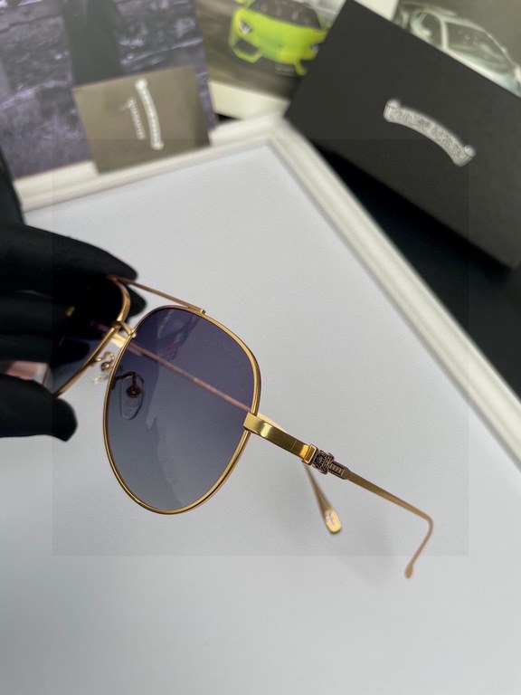 . Crocentric original quality men's polarized sunglasses   Material high definition polarized Polaroid lenses, metal alloy logo temples. Look at the details to know the master handmade design, exquisite workmanship, high