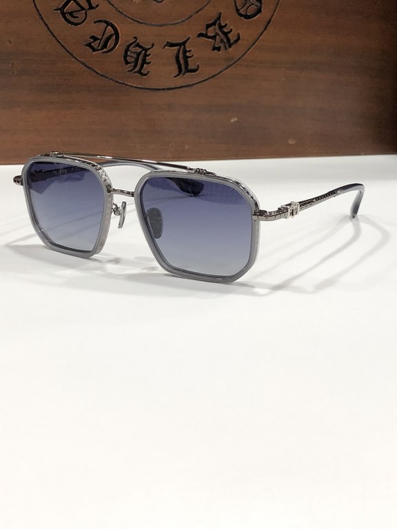 New Sunglasses Vintage Crocker Heart CHROME HEART Double-beam frame with clean and simple line design Titanium frameTitanium ring with laser engraved horseshoe pattern, personalized and exquisite.CH8153 SIZE55-19-147