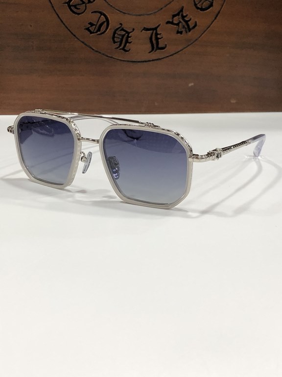 New Sunglasses Vintage Crocker Heart CHROME HEART Double-beam frame with clean and simple line design Titanium frameTitanium ring with laser engraved horseshoe pattern, personalized and exquisite.CH8153 SIZE55-19-147