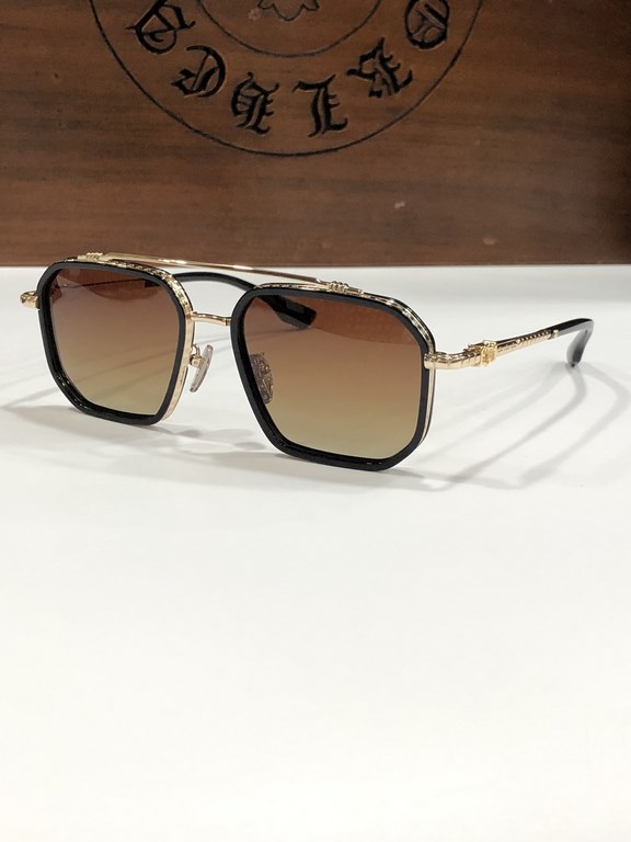 New Sunglasses Vintage Crocker Heart CHROME HEART Double-beam frame with clean and simple line design Titanium frameTitanium ring with laser engraved horseshoe pattern, personalized and exquisite.CH8153 SIZE55-19-147