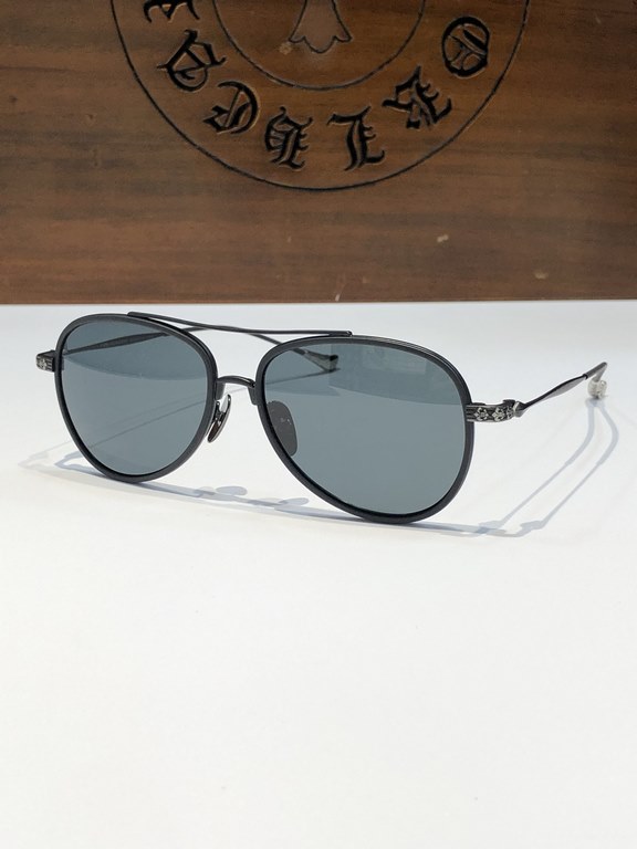 Trendy fashion sunglasses CHROME HEART brand new!CHROME HEART Extreme Craftsmanship Pencil Tail 925 Crucifix DecorationFull of details CH8118SIZE56-16-148