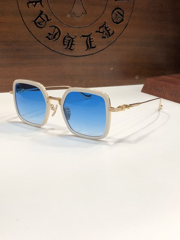 CHROME HEART Specific Women's SunglassesExtra-large frame design for better contouring of the face.BLUE JOBSIZE：52-23-146