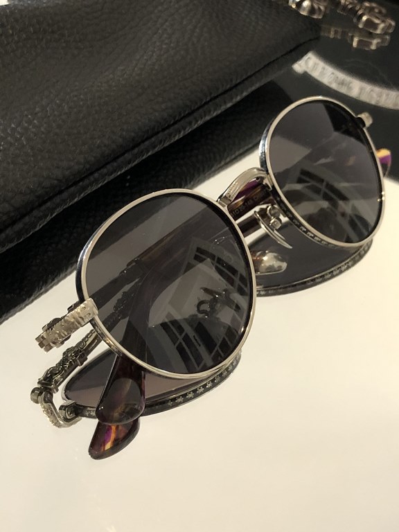 Silver colorHeavy duty model   handmade titanium frame  CHROME HEART New ModelEvery detail reveals exquisite craftsmanship top qualityThe original can not miss the single CH8073SIZE51-20-148