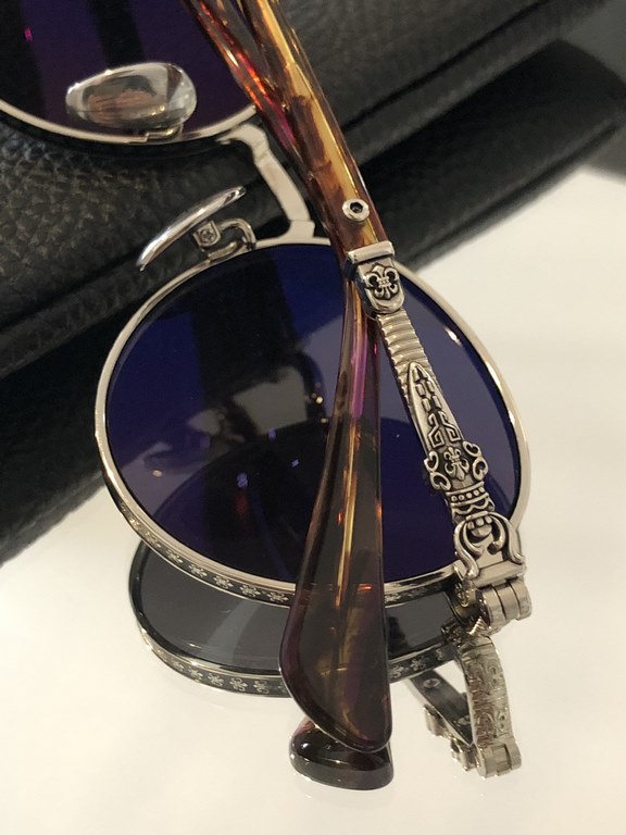 Silver colorHeavy duty model   handmade titanium frame  CHROME HEART New ModelEvery detail reveals exquisite craftsmanship top qualityThe original can not miss the single CH8073SIZE51-20-148