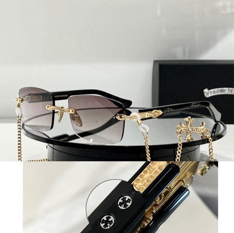 High version  ChromeHearts   Heart of Crocker all over the net sealing modelsBoth details and shapes are very classic and vintage.Beautifully handcrafted cross floral patternDEEPII square size57-20-146 Chain is sold sepa