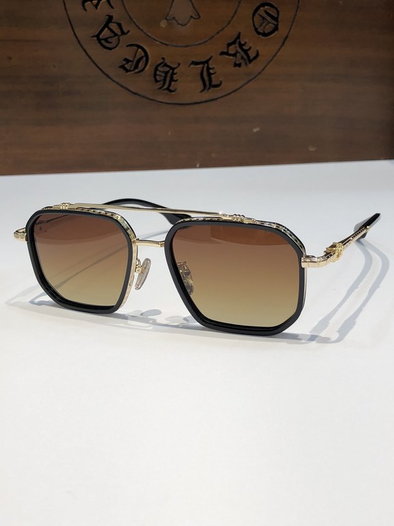 New Sunglasses Vintage Crocker Heart CHROME HEART Double-beam frame with clean and simple line design Titanium frameTitanium ring with laser engraved horseshoe pattern, personalized and exquisite.CH8153 SIZE55-19-147