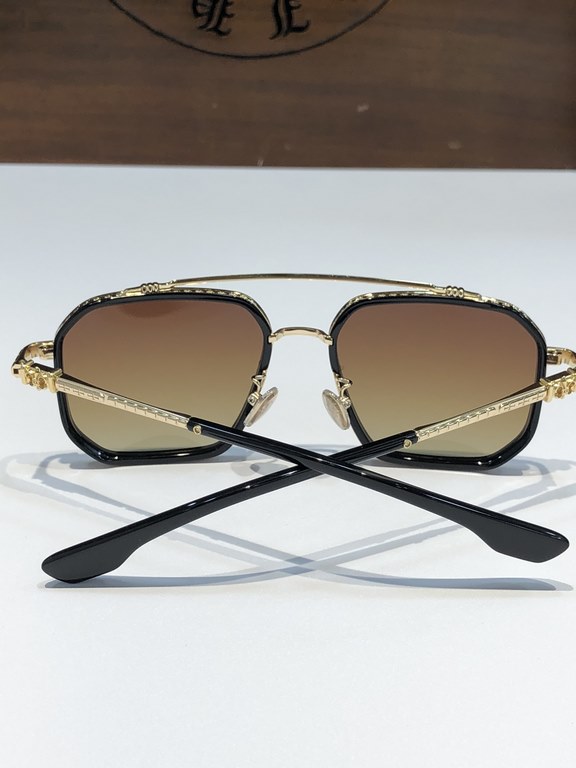 New Sunglasses Vintage Crocker Heart CHROME HEART Double-beam frame with clean and simple line design Titanium frameTitanium ring with laser engraved horseshoe pattern, personalized and exquisite.CH8153 SIZE55-19-147