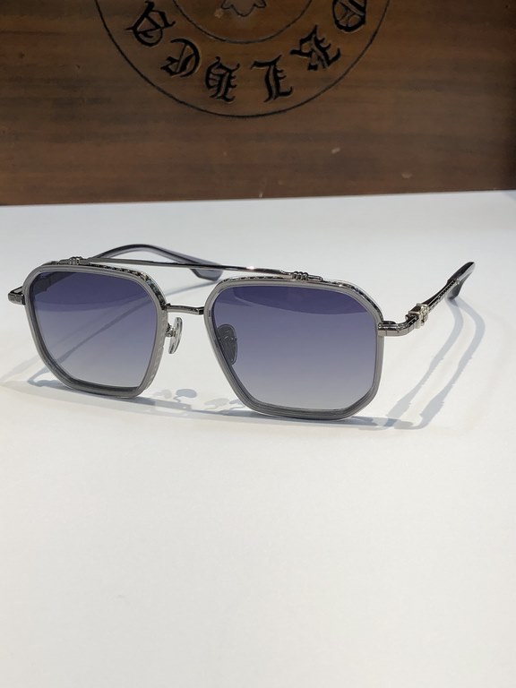 New Sunglasses Vintage Crocker Heart CHROME HEART Double-beam frame with clean and simple line design Titanium frameTitanium ring with laser engraved horseshoe pattern, personalized and exquisite.CH8153 SIZE55-19-147