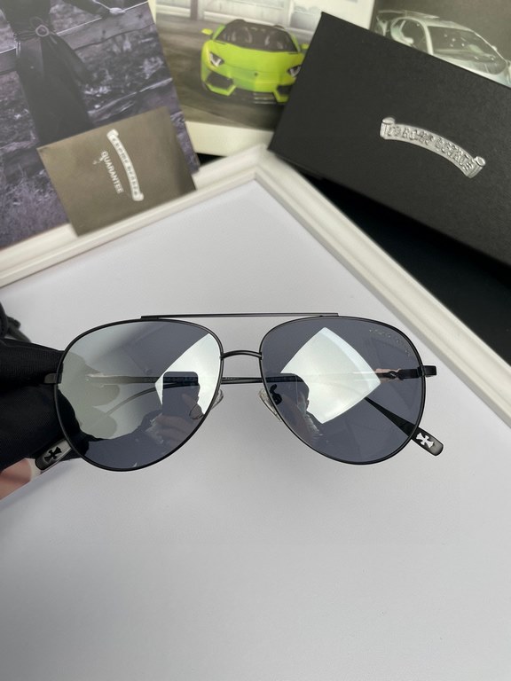 .   Brand crocus original quality men's polarized sunglasses   Material high-definition polarized Polaroid lenses, metal alloy logo temples. Look at the details to know the master handmade design, exquisite workmanship, 