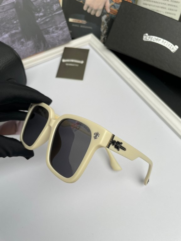 New. 2022Brand,   Crocentric men and women with the same original single polarized sunglasses   TR90 slice frames   Imported Polaroid high-definition polarized lenses. Large frame fashion sunglasses  , high-end leg desig