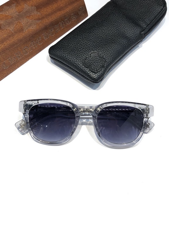 CHROME HEART!This year's must-have sunglasses   are cut from imported thick plate material and have a clean, three-dimensional surface.Exquisite Crocker heart hardware embellishment Personalized handsome fashion flavor i