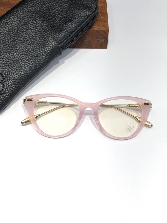 NEW CHROME HEART NEW LOVER This year's fashionable cat-eye frames.The simple design of the temples is fashionable and comfortable.CH8228 SIZE50-19-148