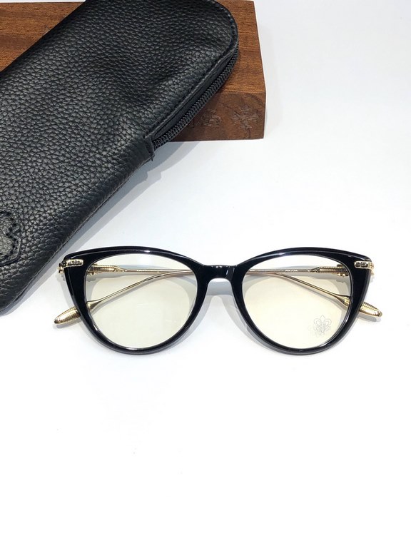 NEW CHROME HEART NEW LOVER This year's fashionable cat-eye frames.The simple design of the temples is fashionable and comfortable.CH8228 SIZE50-19-148