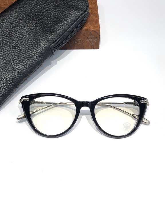 NEW CHROME HEART NEW LOVER This year's fashionable cat-eye frames.The simple design of the temples is fashionable and comfortable.CH8228 SIZE50-19-148