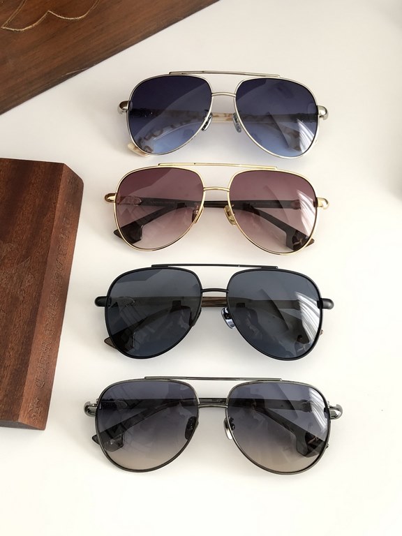 New ~~ Vintage Personalized Sunglasses Blurring BordersCHROME HEARTHeavy duty mechanical feel, comfortable to wear, rugged sophistication.CH8223 SIZE62-12-149