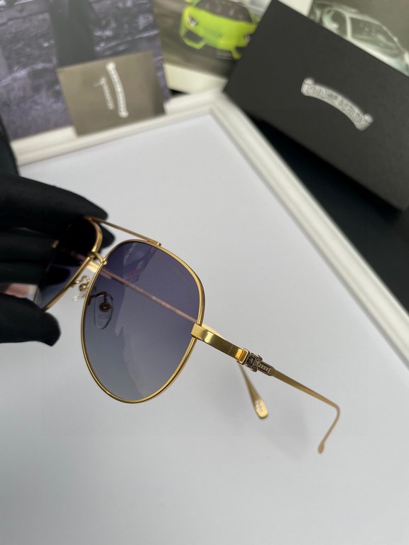 .   Brand crocus original quality men's polarized sunglasses   Material high-definition polarized Polaroid lenses, metal alloy logo temples. Look at the details to know the master handmade design, exquisite workmanship, 