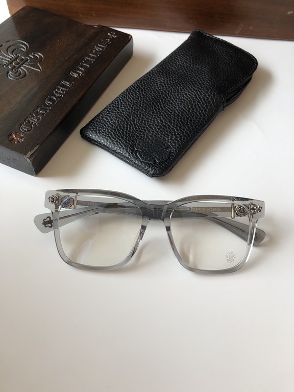 Van E. Excel's newest model, Running ManClassic horseshoe buckle CHROME HEARTLarge-rimmed eyeglasses for face-slimming CH8055SIZE55-18-150