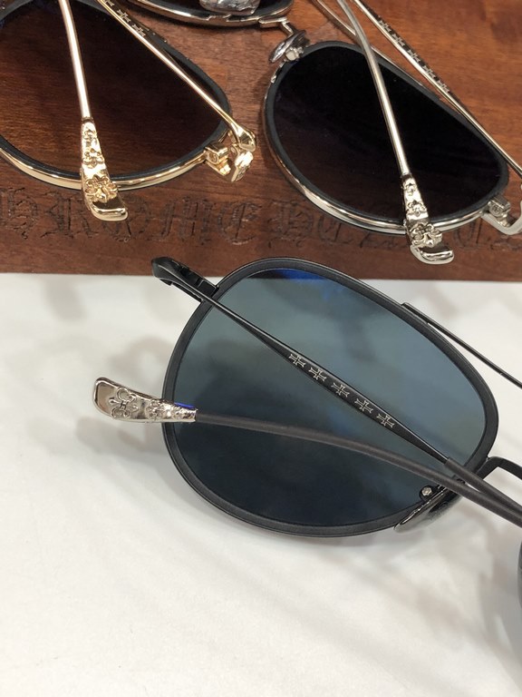 Trendy fashion sunglasses CHROME HEART brand new!CHROME HEART Extreme Craftsmanship Pencil Tail 925 Crucifix DecorationFull of details CH8118SIZE56-16-148