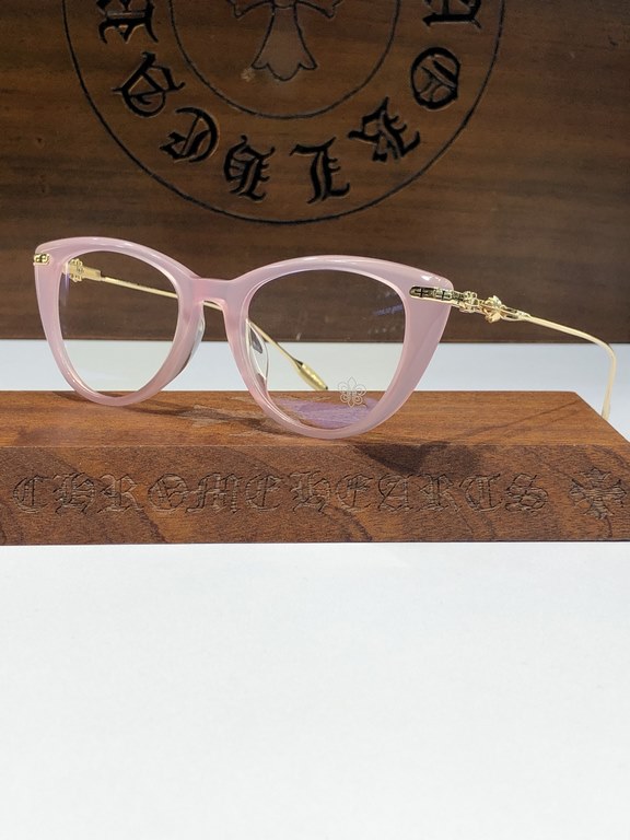 NEW CHROME HEART NEW LOVER This year's fashionable cat-eye frames.The simple design of the temples is fashionable and comfortable.CH8228 SIZE50-19-148