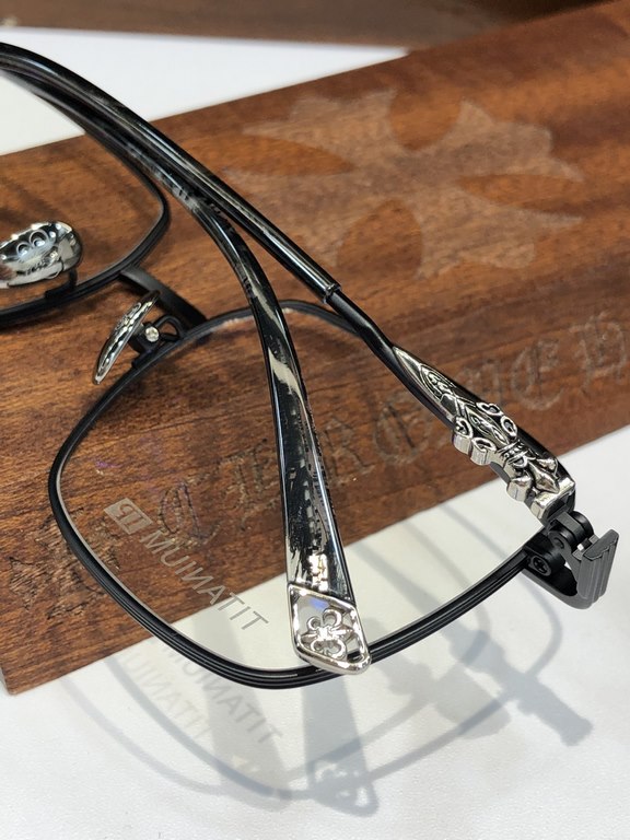 CHROME HEART   Titanium!Large frame with gold wire frame Ultra lightweight pure titanium!CH8244 SIZE 56-17-145