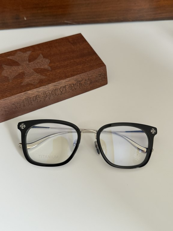 CHROME HEART pure titanium frameSimple cross flower and sword decoration, the whole eyeglasses have a very three-dimensional feelingGIZZNME SIZE52-22-148