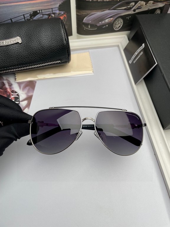 . New, brand Crocentric GUARANTEE original high quality men's polarized sunglasses   Material high-definition nylon lenses, brand design logo temples   Suitable for driving, travel   Getting started is super awesome