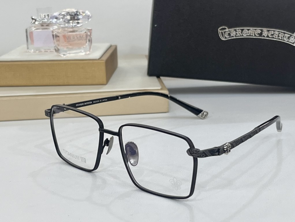 . High-grade pure titanium eyeglasses  CHROME HEARTSquare and versatile, with thick rims for texture.CH8270 SIZE55-17-149