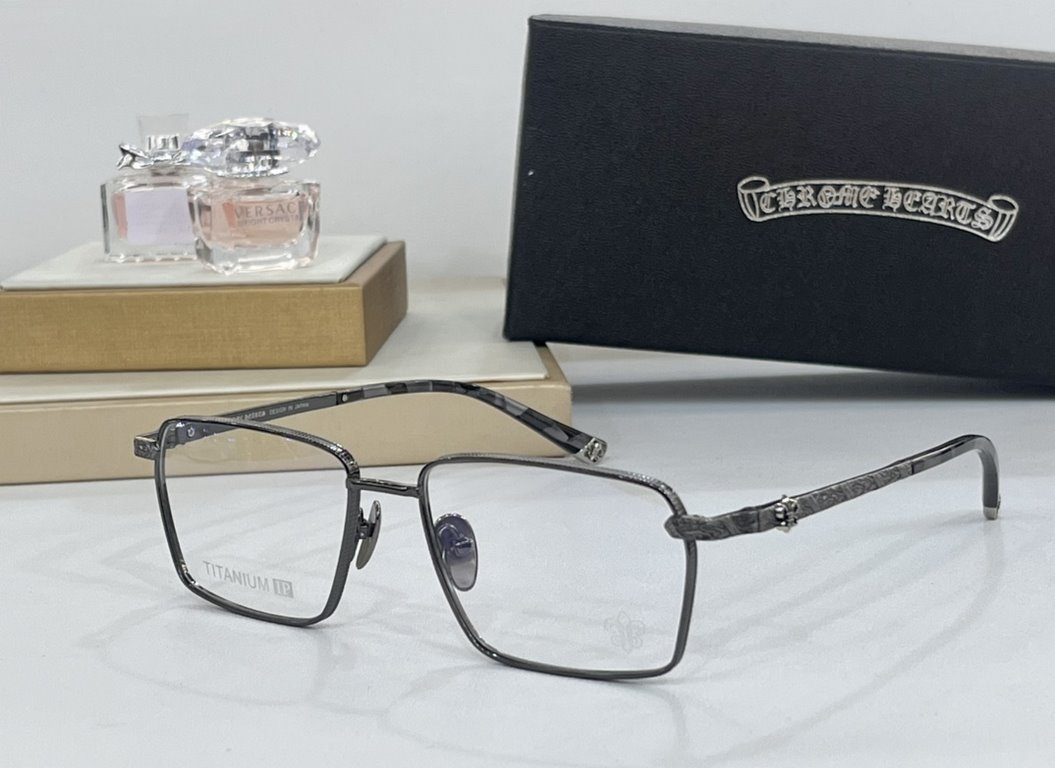 . High-grade pure titanium eyeglasses  CHROME HEARTSquare and versatile, with thick rims for texture.CH8270 SIZE55-17-149