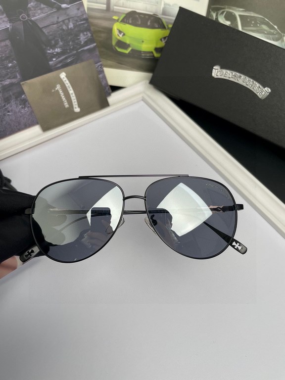 . Crocentric original quality men's polarized sunglasses   Material high definition polarized Polaroid lenses, metal alloy logo temples. Look at the details to know the master handmade design, exquisite workmanship, high