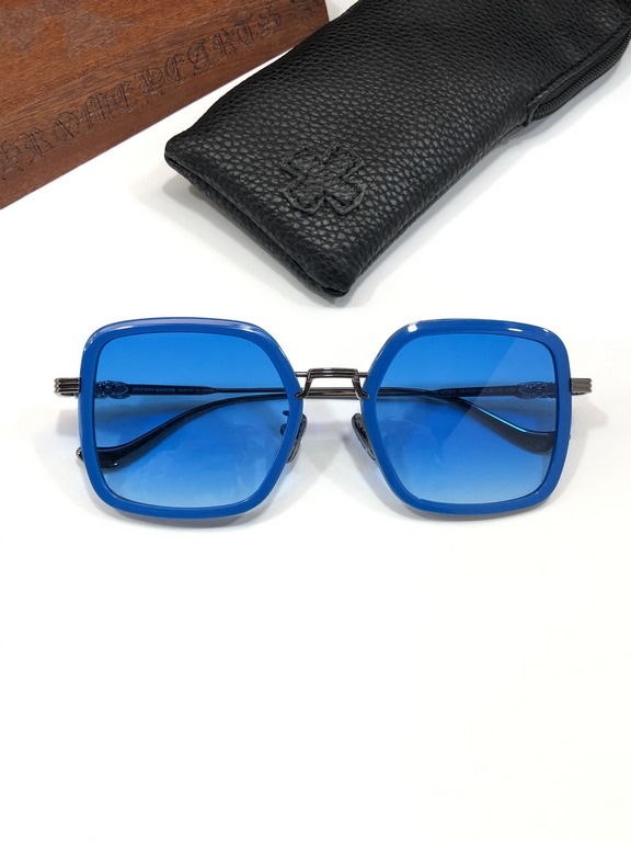 CHROME HEART Specific Women's SunglassesExtra-large frame design for better contouring of the face.BLUE JOBSIZE：52-23-146