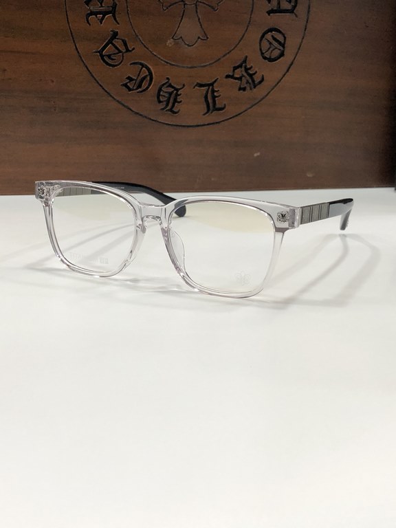 CHROME HEART Classic chunky frame shape with criss-cross decoration Memory titanium temples Flexible and comfortable to wear No pinching on the face Luxury and practicality at the same time VAJAMMIN-A SIZE：55-20-150