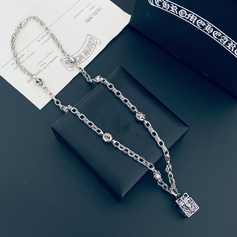 [Counter Quality] Chrome Hearts Croheart Classic Gift Box   Pendant Multi-Element Letter Necklace Bump Shape Different Floral Design Styles Presenting Distinctive Crosses The Scout Flower is the logo of Croheart, so it i