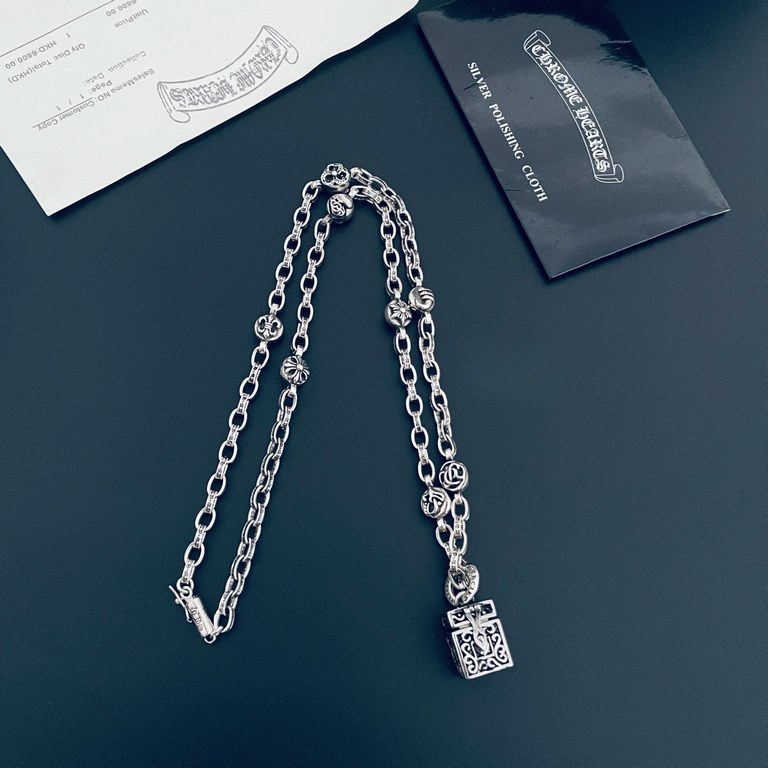 [Counter Quality] Chrome Hearts Croheart Classic Gift Box   Pendant Multi-Element Letter Necklace Bump Shape Different Floral Design Styles Presenting Distinctive Crosses The Scout Flower is the logo of Croheart, so it i