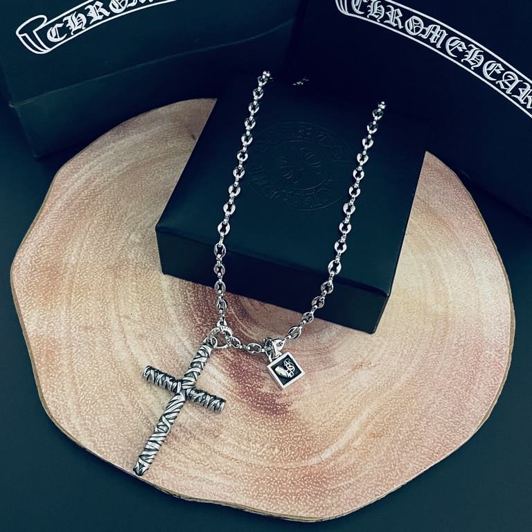 [Counter Quality] Chrome Hearts Croheart Classic Vintage Heart   Cross Pendant 8 Zigzag Necklace Bump shape different pattern design style presents distinctive Cross Scout flower is Croheart's logo so more enduring Authe